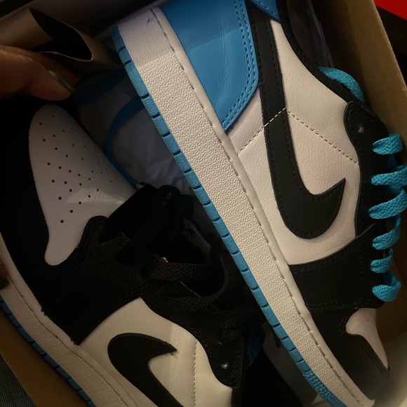 Size 7 - Picture 2 of 6